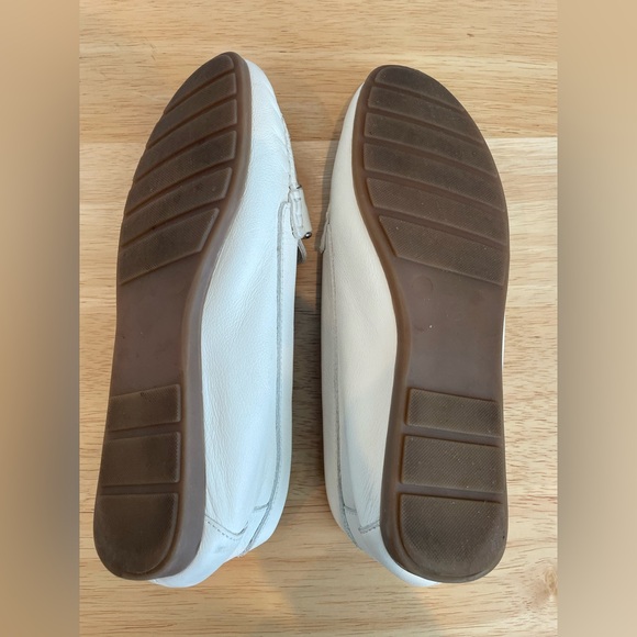 Chic White Leather Loafers with Metal Accent - Picture 10 of 12